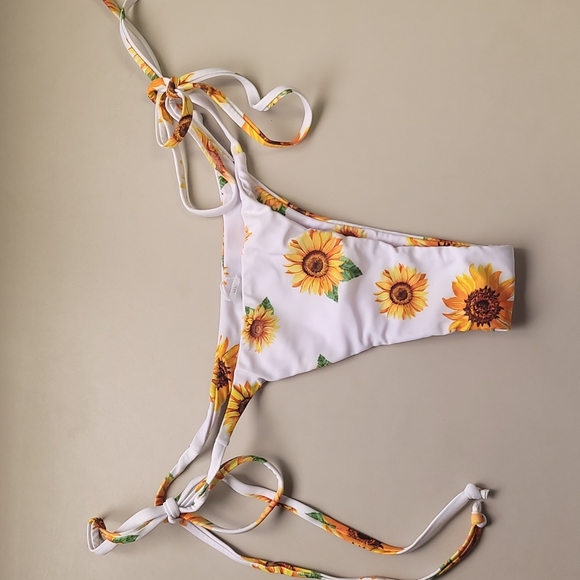 Zaful Sunflower Cap Sleeve Bikini - Picture 3 of 4